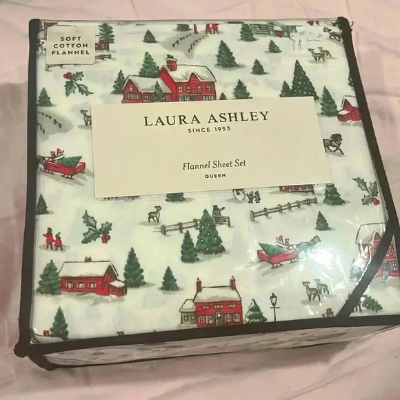 Laura Ashley Other - Laura Ashley Flannel Sheet Set Holiday Christmas Village Cottage Queen Size